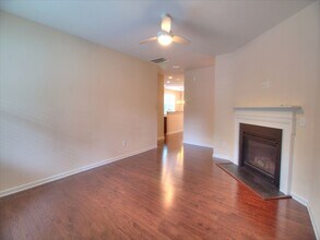 1924 Rustica Dr in Durham, NC - Foto de edificio - Building Photo