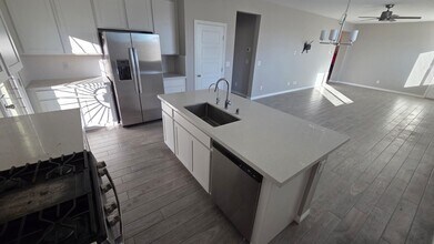 5729 Old Pne St in North Las Vegas, NV - Building Photo - Building Photo