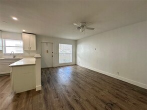 2436 Van Buren St in Hollywood, FL - Building Photo - Building Photo