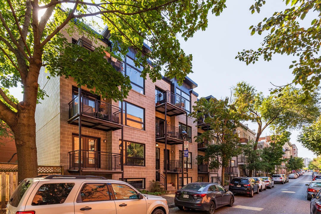 Le St-Thimothée in Montréal, QC - Building Photo