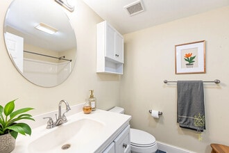 1090 Beacon St in Brookline, MA - Building Photo - Building Photo