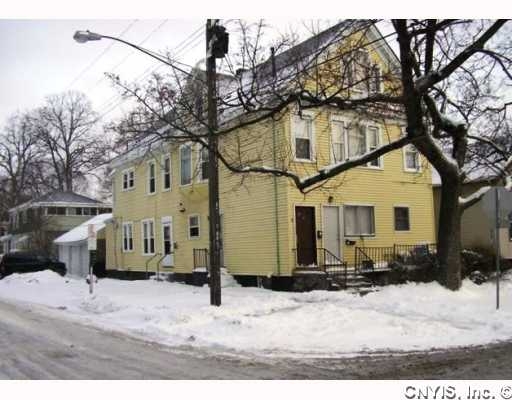 946 Highland St in Syracuse, NY - Building Photo