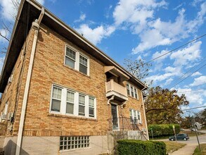 2924 Victoria Ave, Unit 2 in Cincinnati, OH - Building Photo - Building Photo