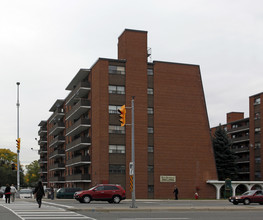 Hurontario in Mississauga, ON - Building Photo - Building Photo