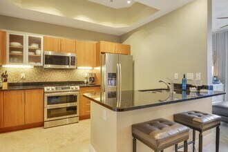 600 S Dixie Hwy in West Palm Beach, FL - Foto de edificio - Building Photo