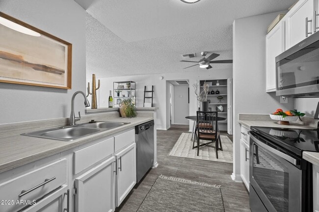 1320 N McQueen Rd in Chandler, AZ - Building Photo - Building Photo