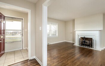 305 Lakeshore Dr in Lexington, KY - Building Photo - Building Photo