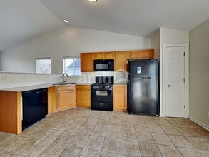 915 Mission Blvd in Joliet, IL - Foto de edificio - Building Photo