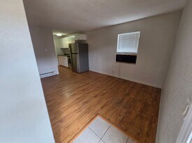 152 S. Dipper Lane in Decatur, IL - Building Photo