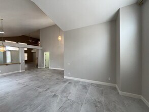 8545 Highland View in Las Vegas, NV - Building Photo - Building Photo