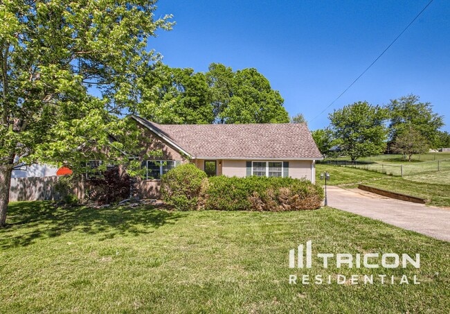 325 Forrest Dr in Greenbrier, TN - Building Photo - Building Photo