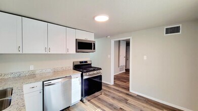 1221 Stanford St in Greenville, TX - Foto de edificio - Building Photo