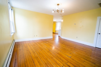 212 Hamilton St in Southbridge, MA - Building Photo - Building Photo