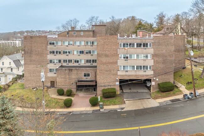 Buckfield House in White Plains, NY - Foto de edificio - Building Photo