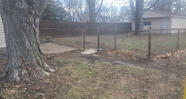 2501 E Eldorado St in Decatur, IL - Building Photo - Building Photo