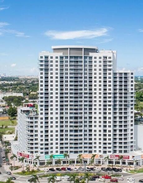 1776 Polk St, Unit 617 in Hollywood, FL - Building Photo