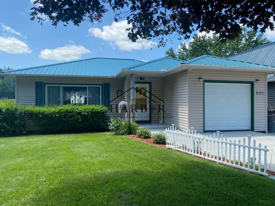 501 St Anthony St N in Preston, MN - Building Photo