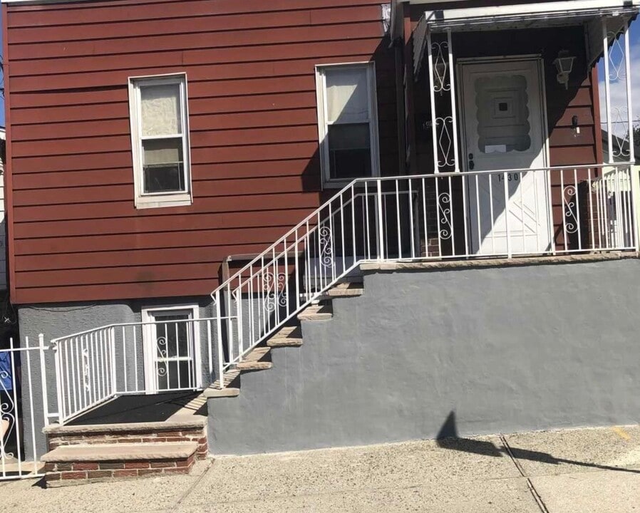 1430 44th St in North Bergen, NJ - Building Photo