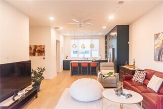 3100 Menchaca Rd in Austin, TX - Building Photo - Building Photo