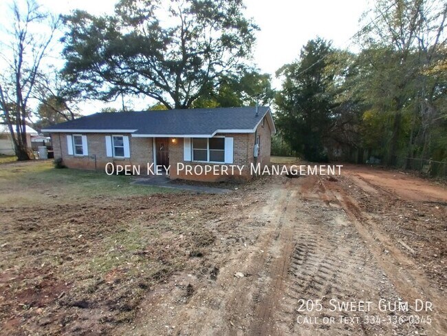 205 Sweet Gum Dr in Dothan, AL - Building Photo - Building Photo