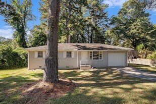 3866 Cedar Dr in Marietta, GA - Building Photo