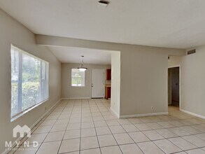 7045 Rollo Rd in Jacksonville, FL - Building Photo - Building Photo