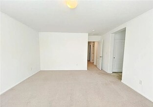 7629 Jasmine Falls Dr in Las Vegas, NV - Building Photo - Building Photo