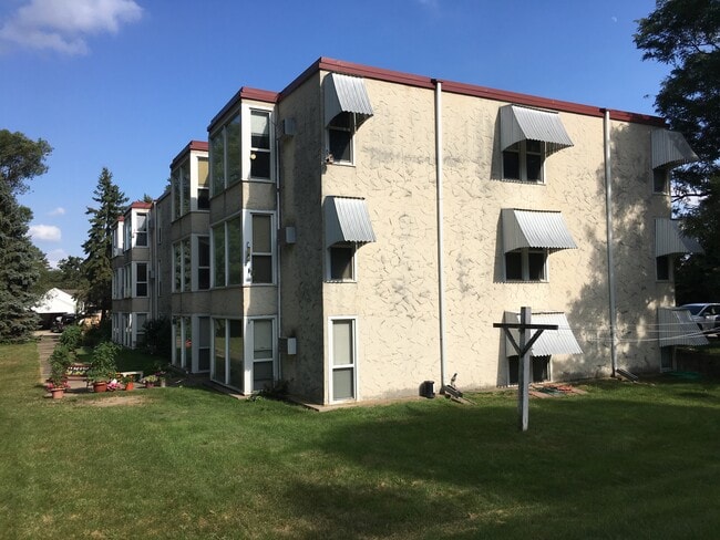 405 10th Ave N, Unit 305 in South St. Paul, MN - Building Photo - Building Photo