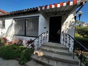 257 Granada Ave in Long Beach, CA - Foto de edificio - Building Photo