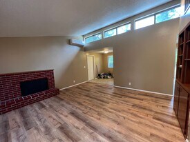 1995 W 28th Ave in Eugene, OR - Building Photo