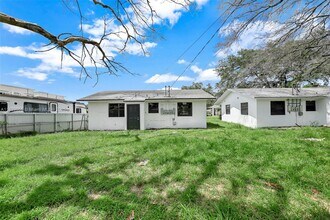 2934 NW 94th St in Miami, FL - Building Photo - Building Photo