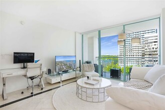 3350 SW 27th Ave in Miami, FL - Building Photo - Building Photo