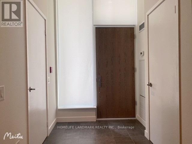 121-T121 McMahon Dr in Toronto, ON - Building Photo - Building Photo