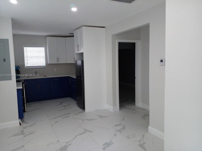 1023 SW 12th Ct in Miami, FL - Building Photo - Building Photo