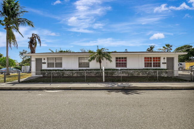 1001 S L St in Lake Worth, FL - Foto de edificio - Building Photo