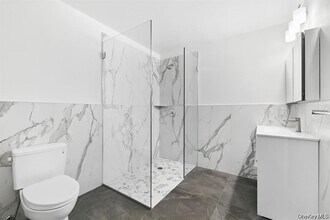 201 E Post Rd in White Plains, NY - Building Photo - Building Photo