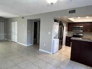 5150 Lake Loop Rd in Cooper City, FL - Building Photo - Building Photo