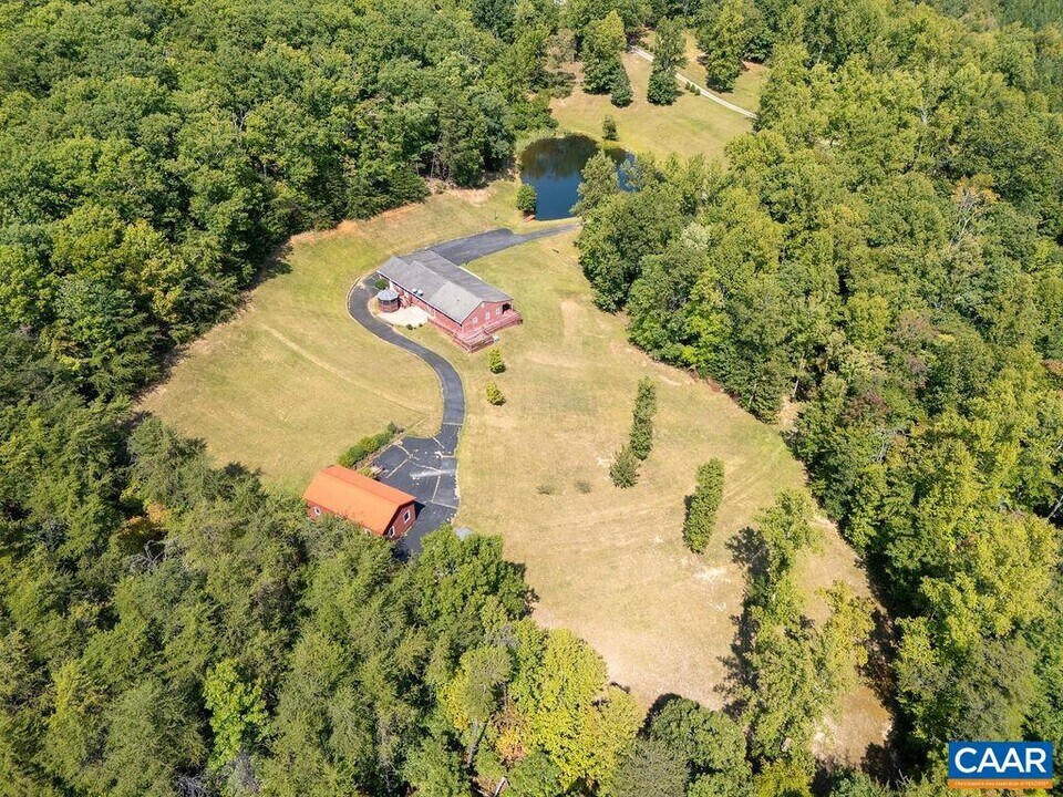 4122 Green Creek Rd in Schuyler, VA - Building Photo