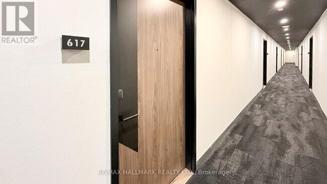 1037 The Queensway in Toronto, ON - Building Photo - Building Photo