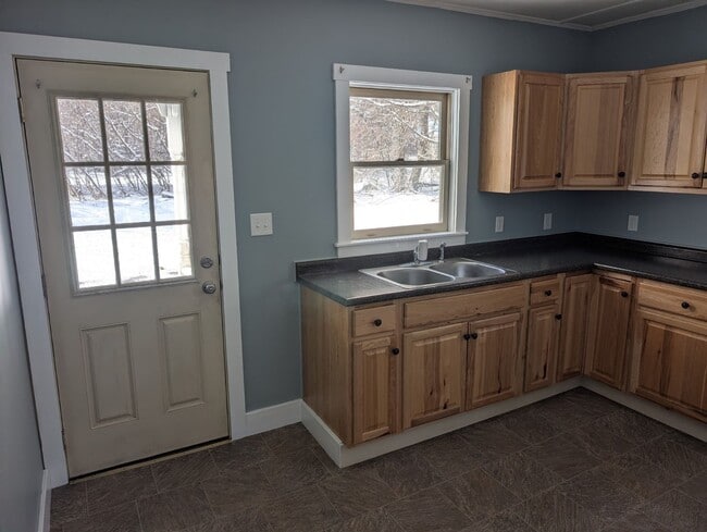 353 N State St, Unit A in Concord, NH - Foto de edificio - Building Photo