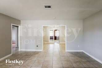 1710 NW 109th St in Miami, FL - Building Photo - Building Photo