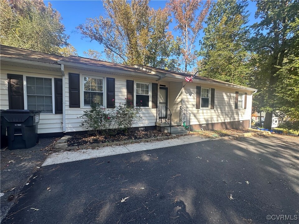 6600 Grizzard Ct in Chesterfield, VA - Building Photo