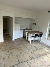 1990 Bay Dr in Miami Beach, FL - Building Photo - Building Photo