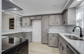 1888 Saxony Ln in Houston, TX - Building Photo - Building Photo