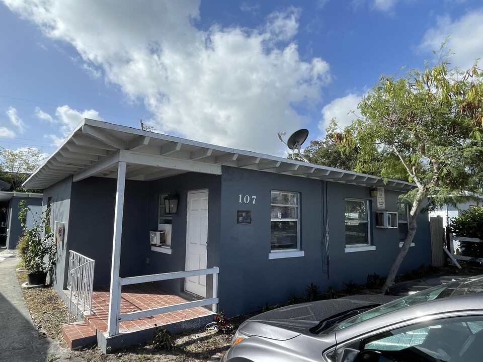 107 E 27th St in West Palm Beach, FL - Building Photo