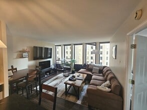 100 E Walton St, Unit 24C in Chicago, IL - Building Photo - Building Photo