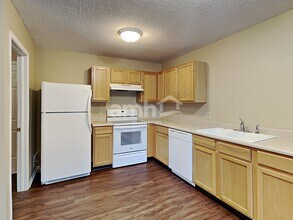 6710 Waverhill Dr in Indianapolis, IN - Building Photo - Building Photo