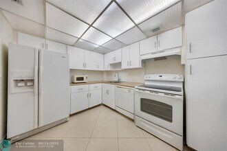 2850 N Palm Aire Dr in Pompano Beach, FL - Building Photo - Building Photo