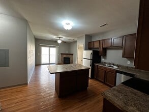 467 E Burlington St in Iowa City, IA - Building Photo - Building Photo