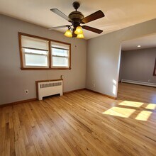 5204 Meadowview Ave, Unit 2 in North Bergen, NJ - Foto de edificio - Building Photo